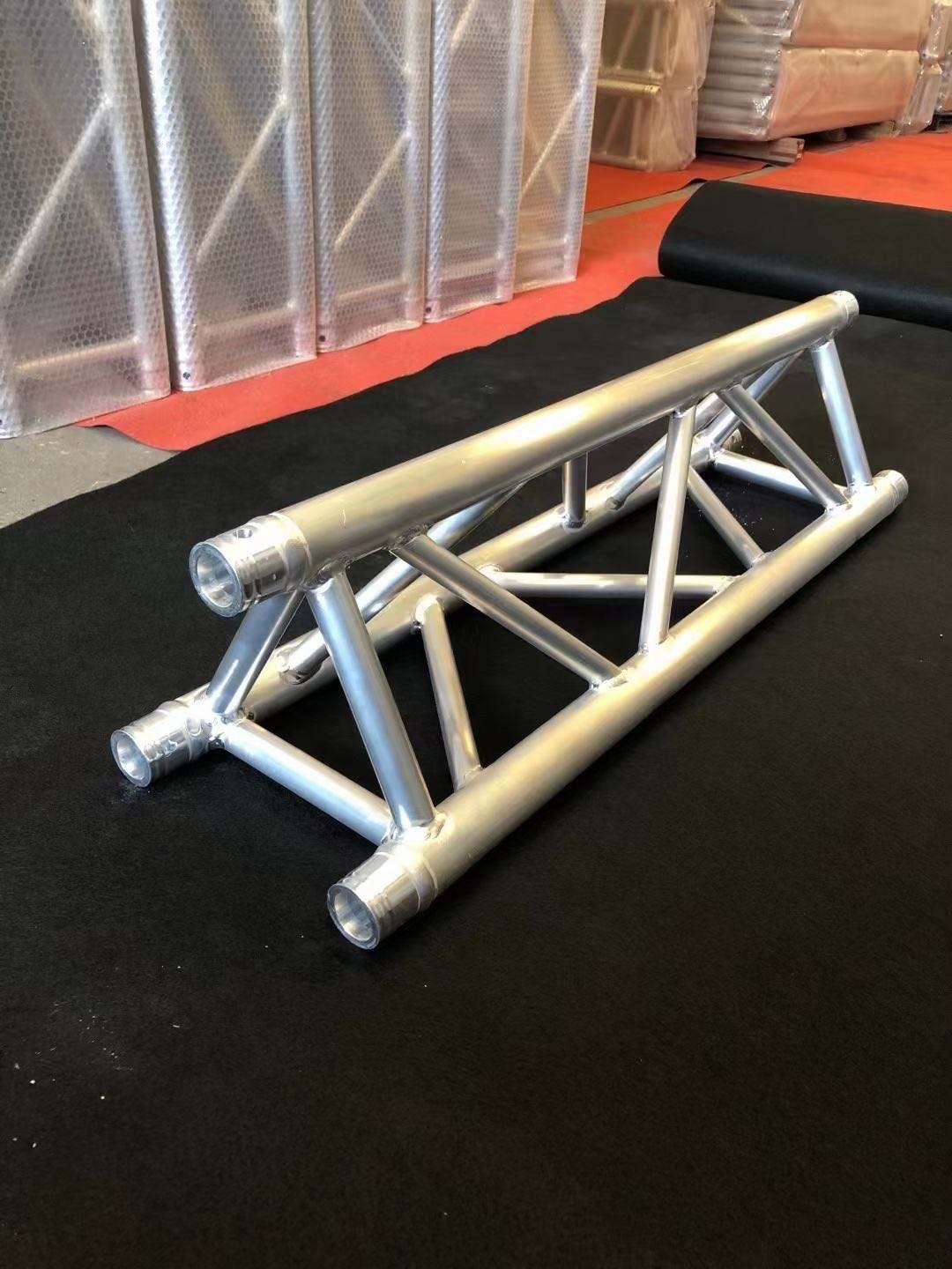 spigot triangle truss.jpg