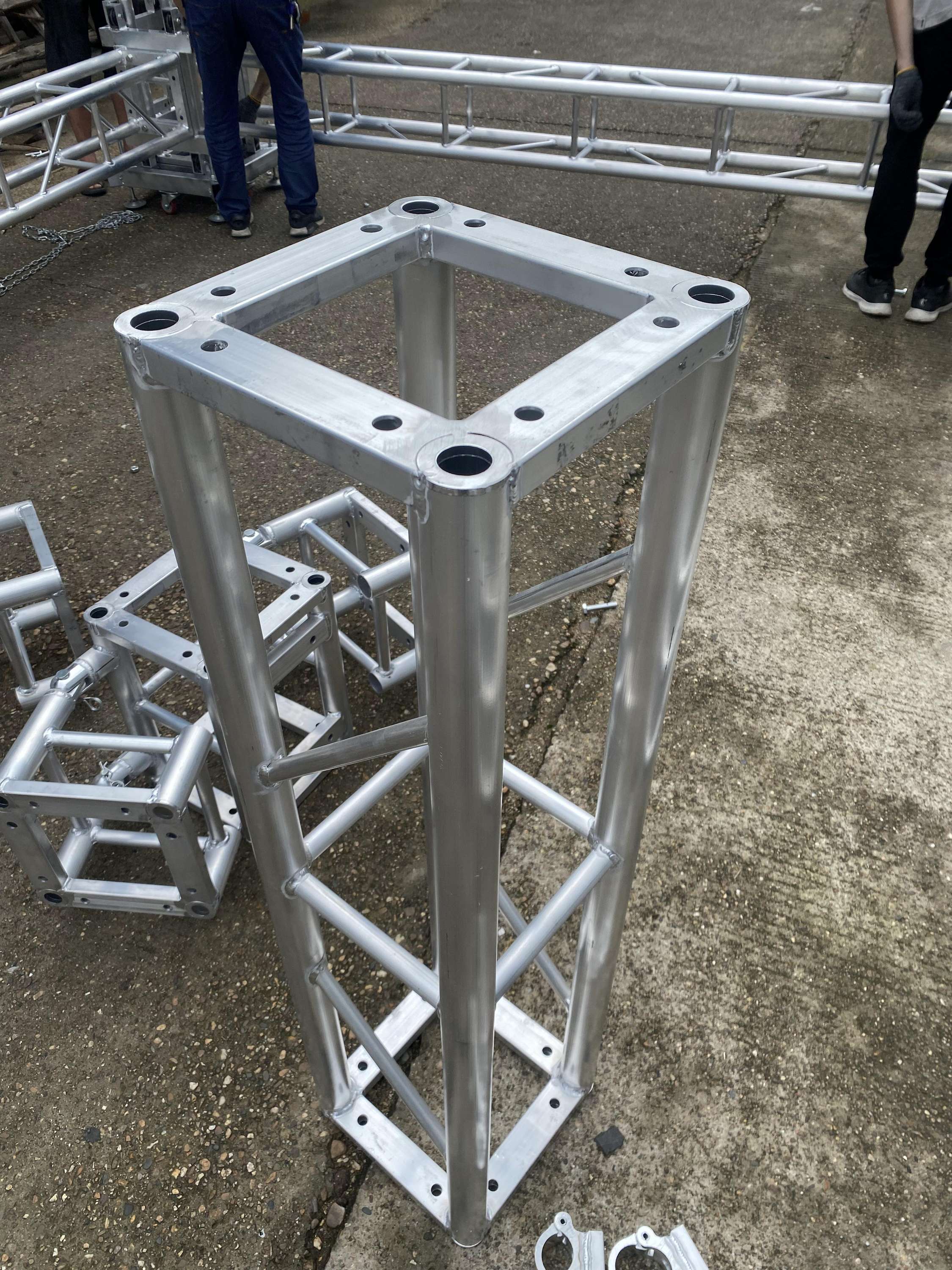 square bolt truss pillar.jpg