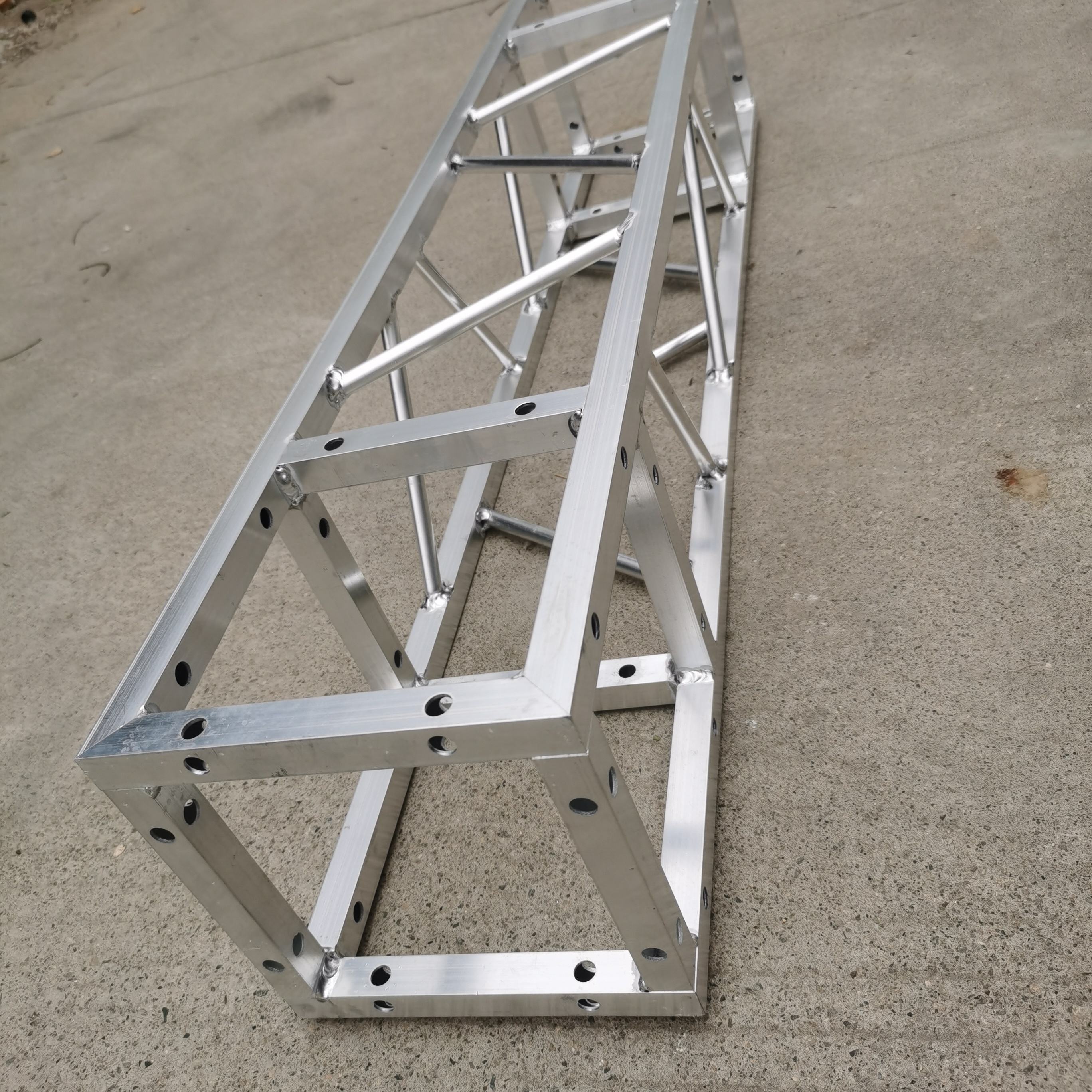 exhibition box truss.jpg