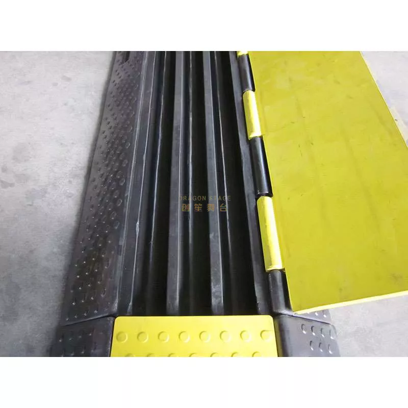 3-hole Rubber Cable Ramp6.webp